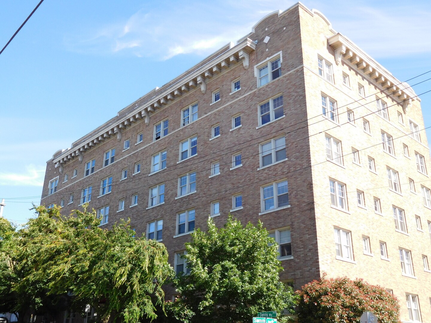 Building Photo - 505 E Denny Way
