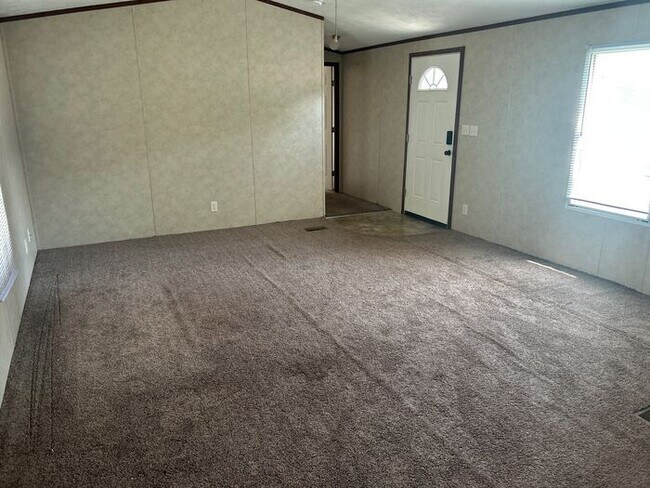 Building Photo - Mobile Home For Sale in Newton, KS