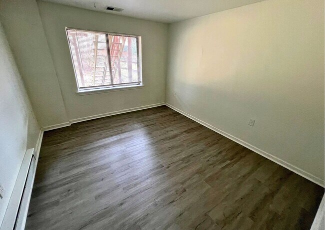 Building Photo - 102 Caernarvon Ct