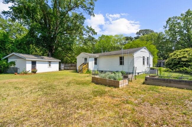 Building Photo - 2217 Doris Dr