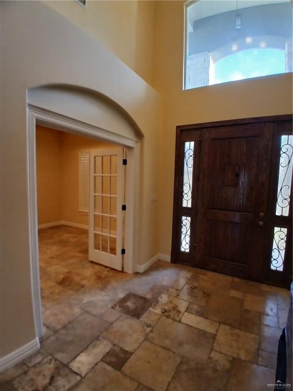 Building Photo - 12 Hampton Ave