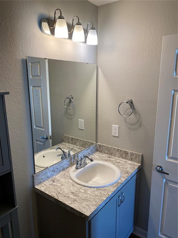 Building Photo - 217 Cascara Ln