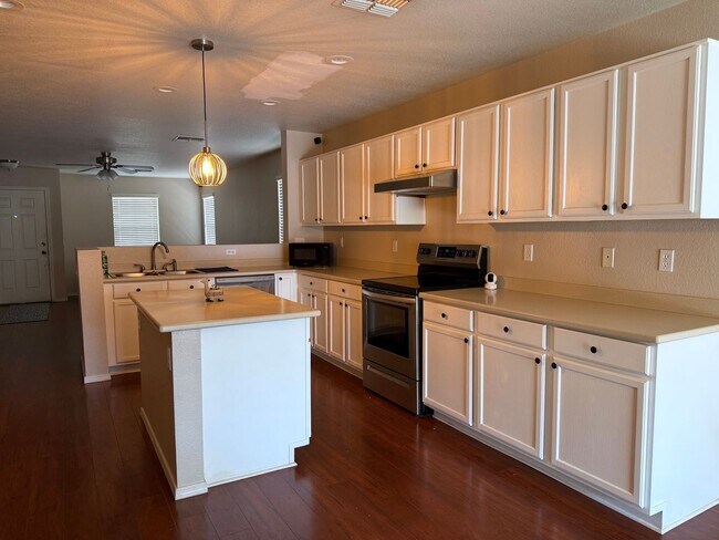 Building Photo - Ray Ranch 3 bedroom, Available now!!