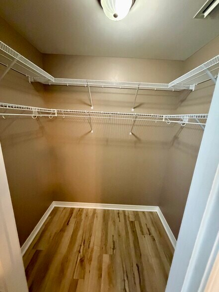 Building Photo - 500 Baywood Ct