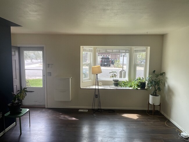 unfurnished living room - 300 Southridge Pl
