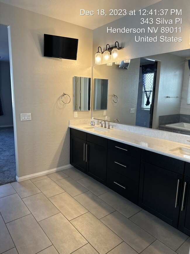 Building Photo - Like New Single Story Home in Cadence/Hend...