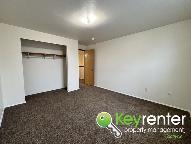 Building Photo - Spacious Northeast Tacoma 3 Bedroom 2.5 Bathroom Home for Rent in Secluded Neighborhood!