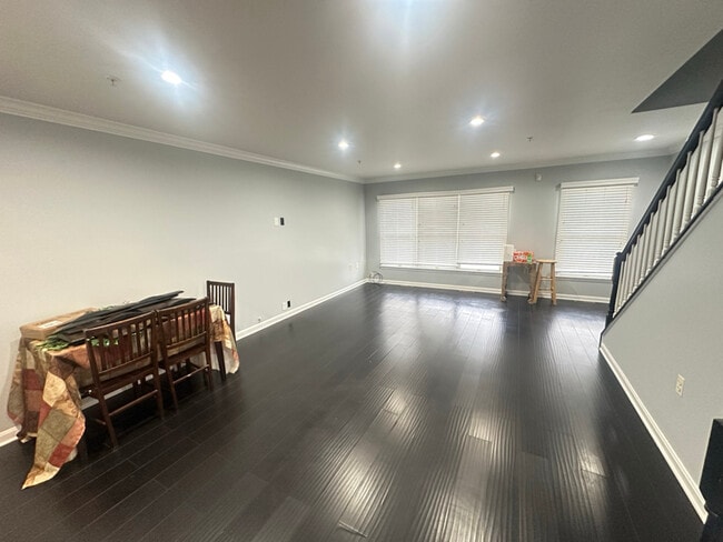 Building Photo - 814 Hr Dr SE