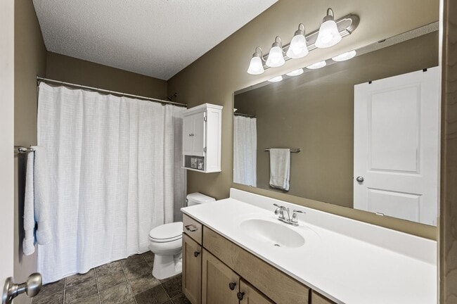 Building Photo - Spacious 3-Bedroom Townhome in Prime Savage/Prior Lake Location