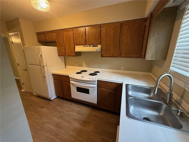 Building Photo - 2462 E Kantz Ln