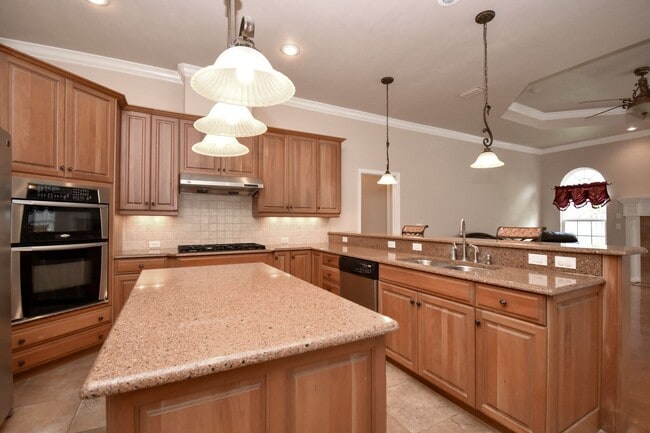 Building Photo - Spacious 4BR + Office Home with Pool in Garison Way