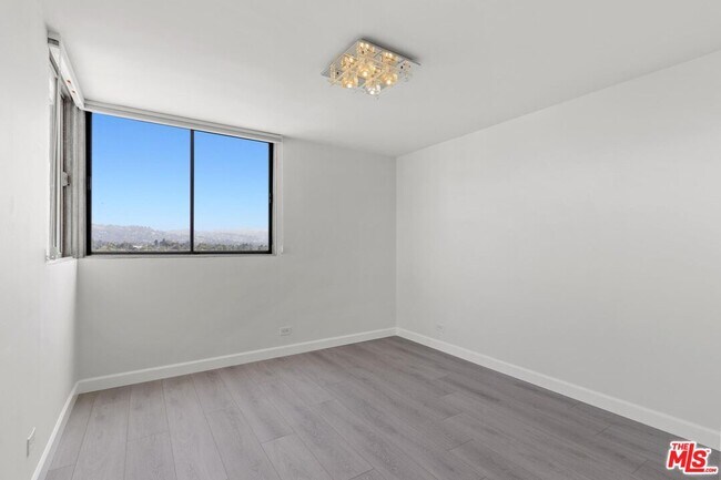 Building Photo - 10501 Wilshire Blvd