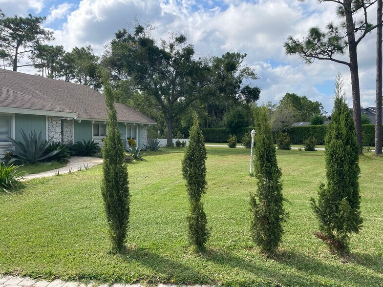 Building Photo - 213 Riverbend Rd