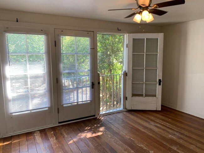 Building Photo - 3 Bedroom plus bonus room! Close to Enloe, CSUC and Downtown