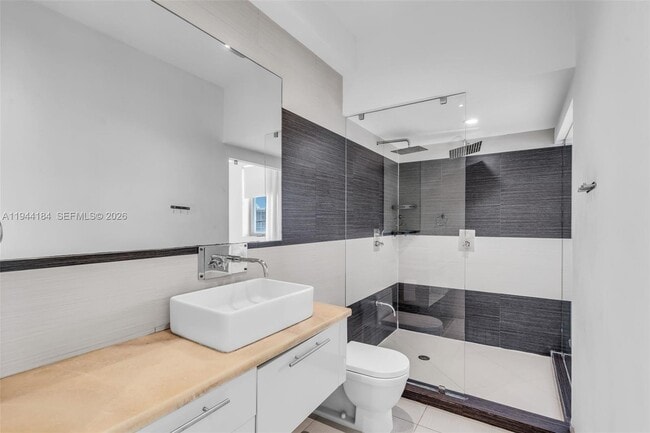 Building Photo - 229 8th St