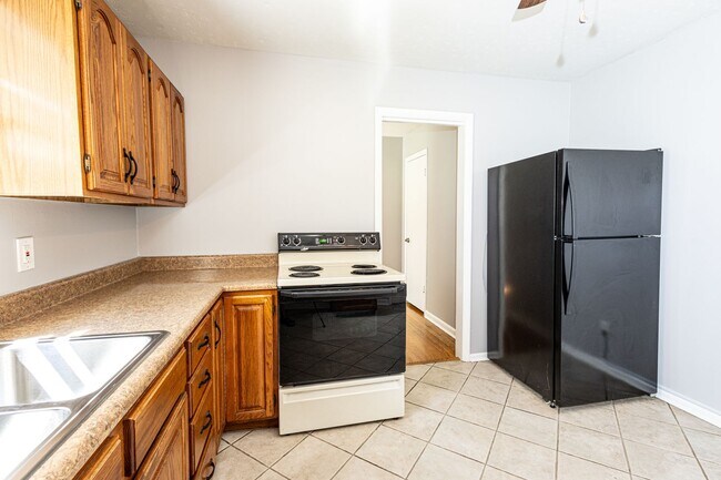 Building Photo - Charming 2-Bed, 1-Bath House in Prime Sout...