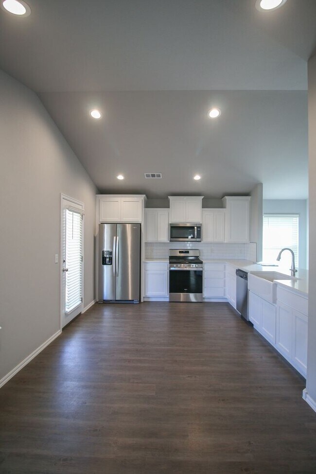 Building Photo - 5309 S Nassau Ave