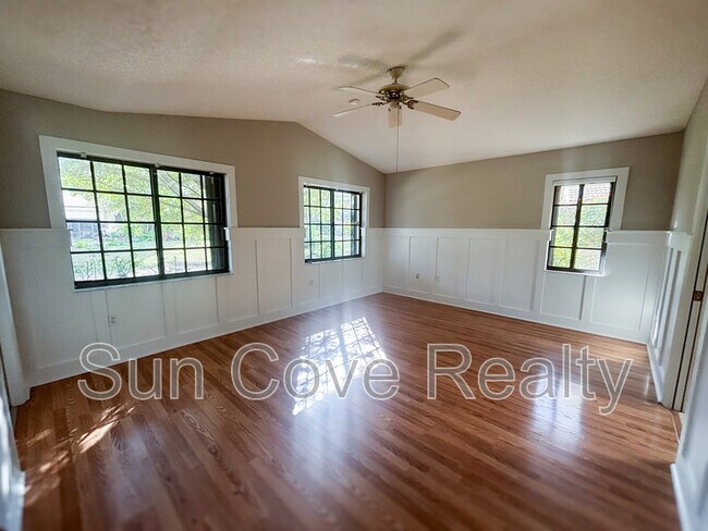 Building Photo - 4494 Ascot Cir N