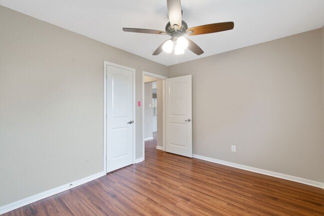 Building Photo - 16225 Summerset Estates Blvd