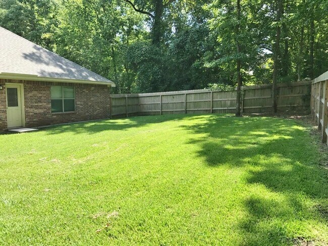 Building Photo - 13633 Hidden Valley Dr