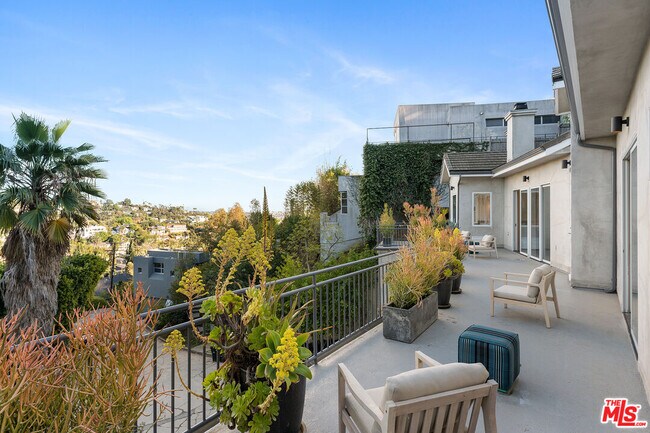 Building Photo - 2333 Vasanta Way