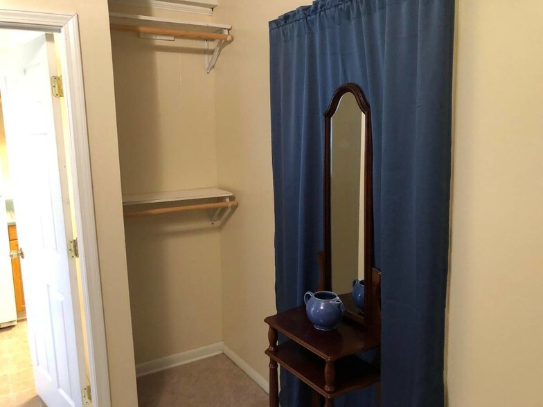 Building Photo - 101 Woodcrest Dr