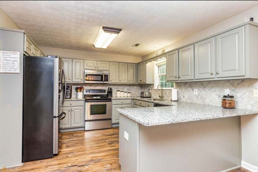 Building Photo - 145 Candlewood Dr