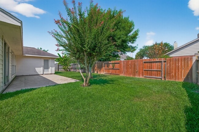 Building Photo - 2306 Lord Nelson Dr