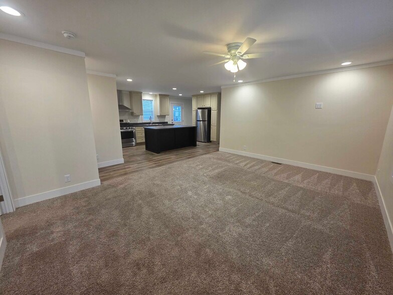 Building Photo - 3644 Chestnut St