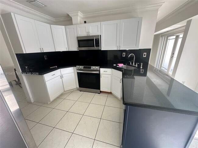 Building Photo - 7780 SW 28th St