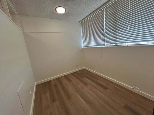 Building Photo - Prime Office Space for Rent in the Kaimuki...
