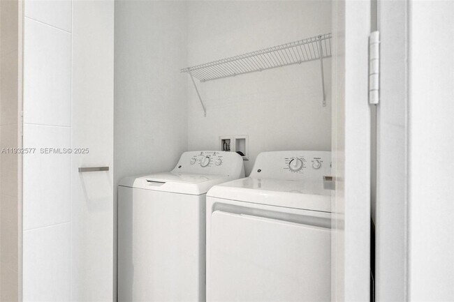 Building Photo - 301 Altara Ave