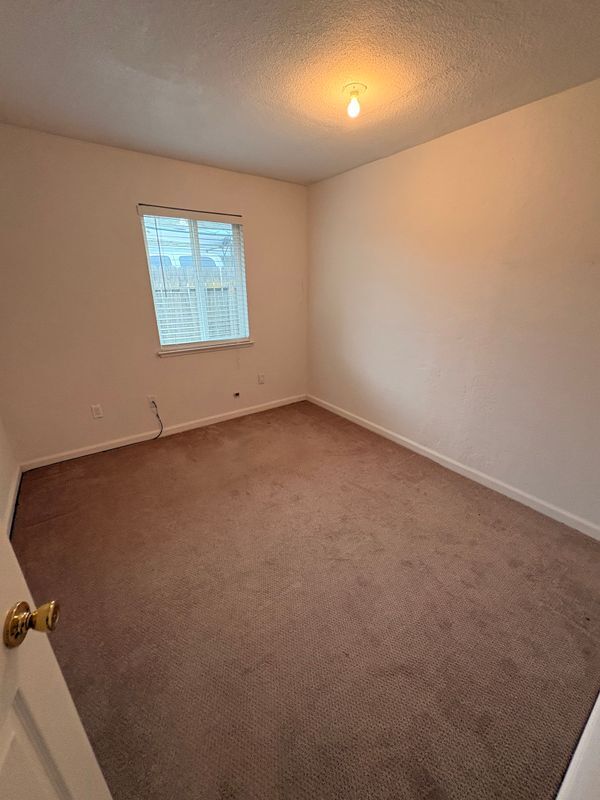 Building Photo - 4810 Kenmar Rd