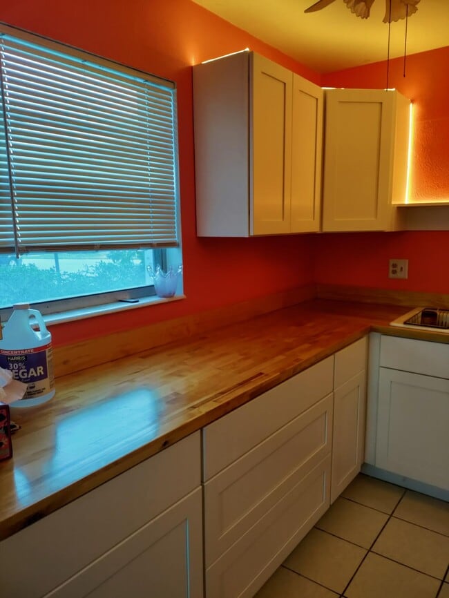 Building Photo - 2600 SE Ocean Blvd