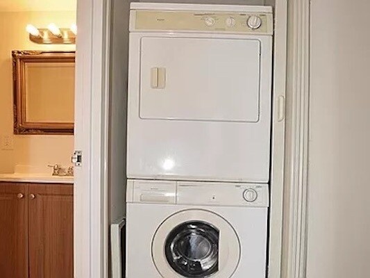 Building Photo - 2311 Pimmit Dr