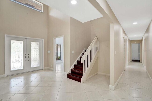 Building Photo - 2527 Lakes Dr