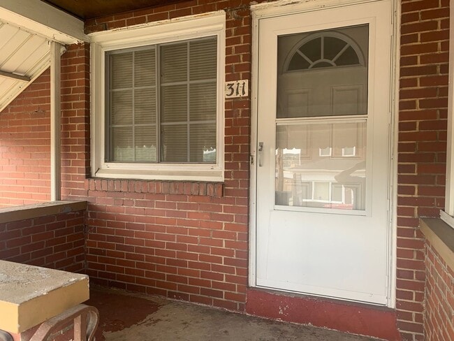 Building Photo - Spacious 2-bedroom 1-bath Townhome, Christy Park McK