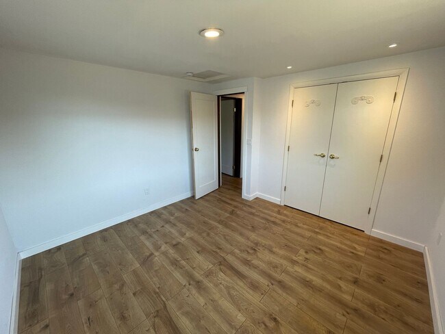 Building Photo - 5311 Kingsway