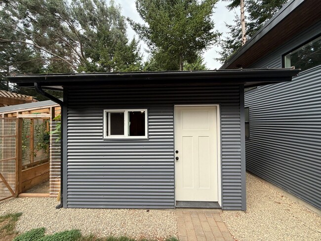 Building Photo - Furnished Modern Home for Rent – 2 Bedroom...