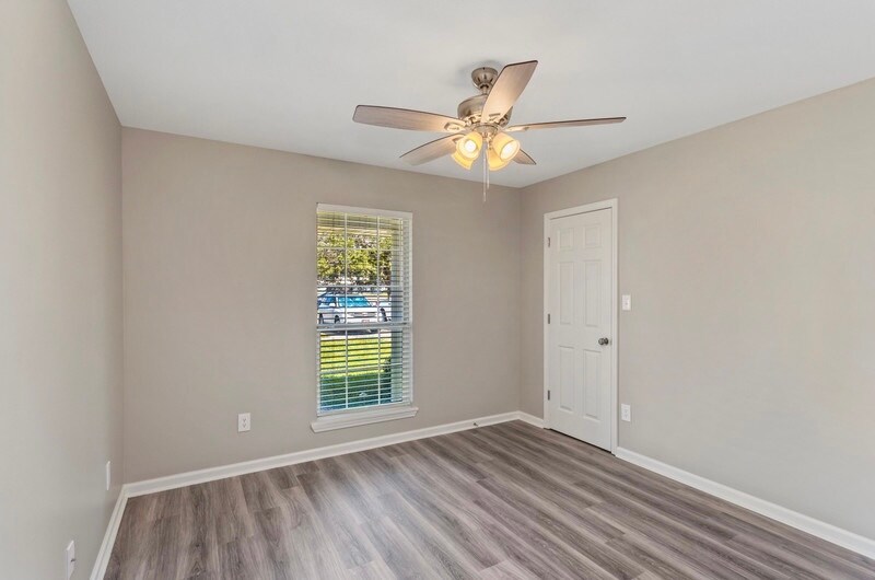 Building Photo - 109 Center Cir