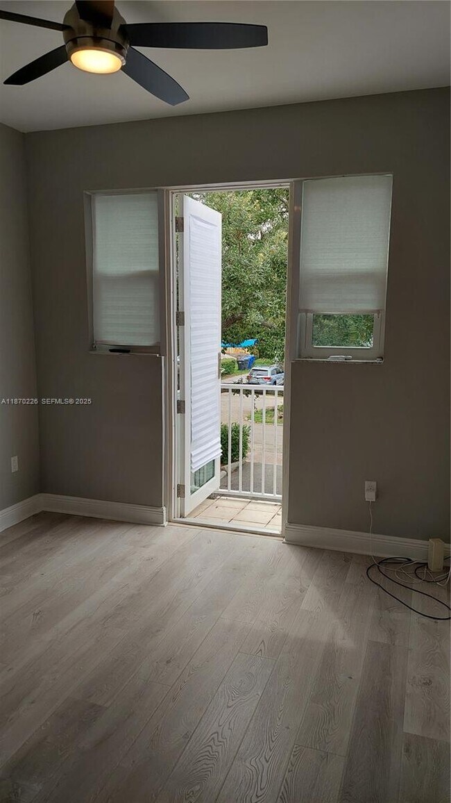 Building Photo - 1115 N 17th Ave