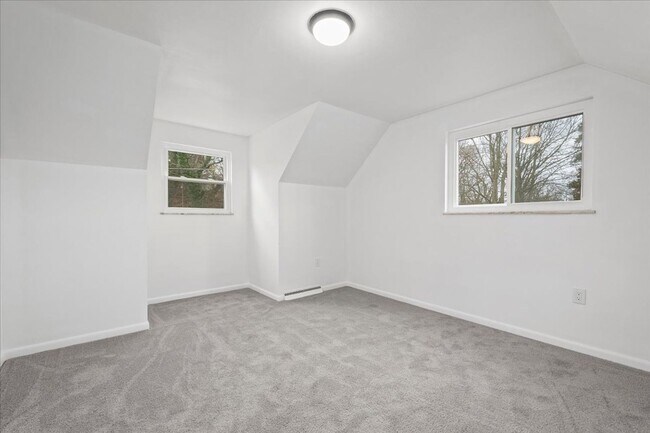 Building Photo - 1303 Cloverdale St