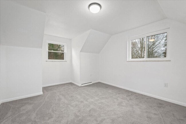 Building Photo - Renovated 4 Bed in Carrick