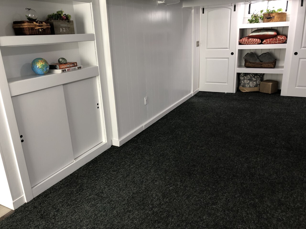 Building Photo - 301 W Walnut St