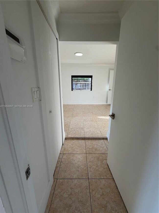 Building Photo - 3373 SW 29th Terrace