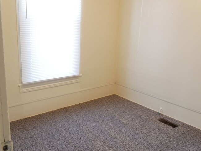 Building Photo - Cute 3 Bedroom 1 Bath Home - MileStone Rea...