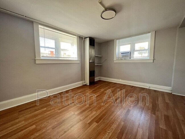 Building Photo - 205 Hillside St