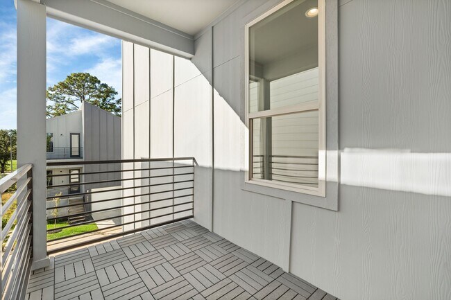 Building Photo - 5610 Savyon Dr