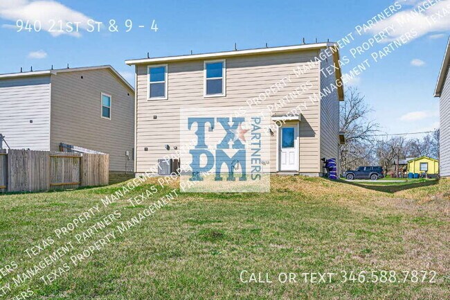 Building Photo - 940 21st St