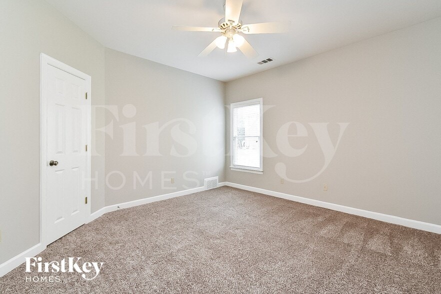 Building Photo - 1713 Belledeer Dr W